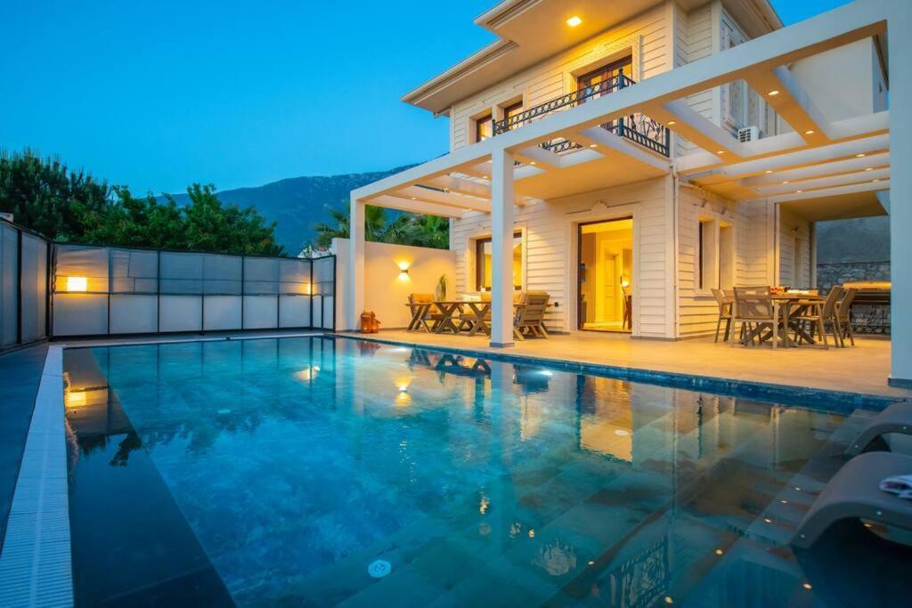 Havuzlu Korunakli Jakuzili Villa Fethiye Exteriér fotografie