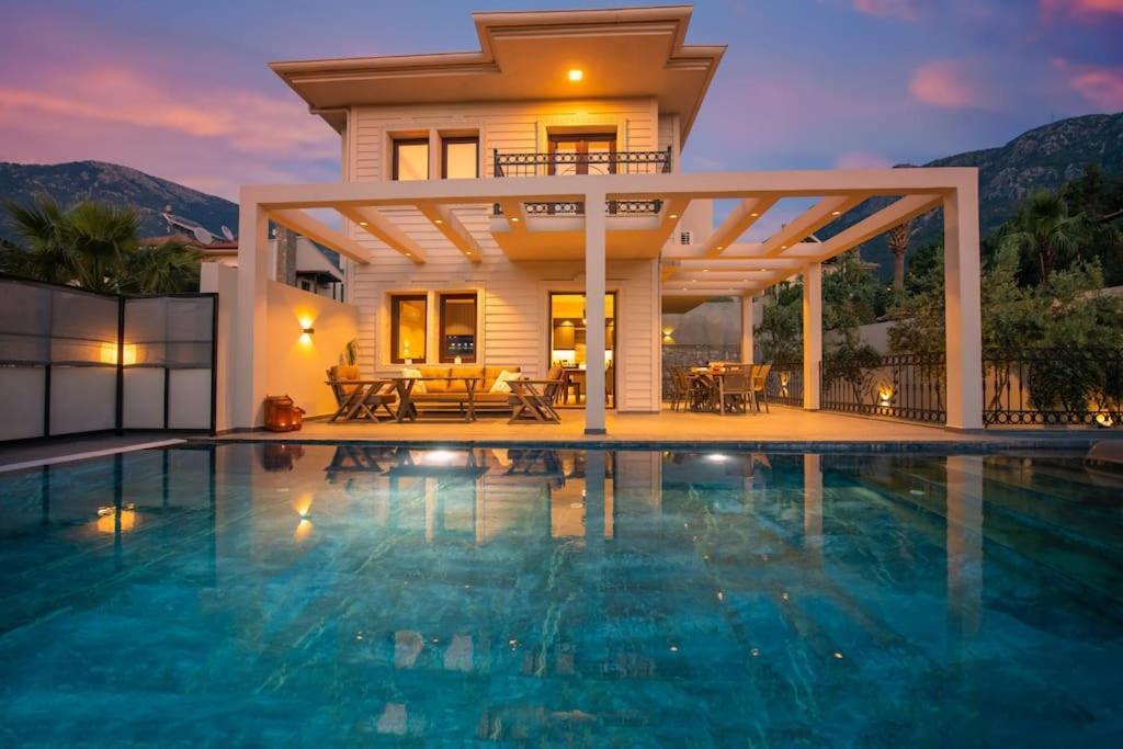 Havuzlu Korunakli Jakuzili Villa Fethiye Exteriér fotografie