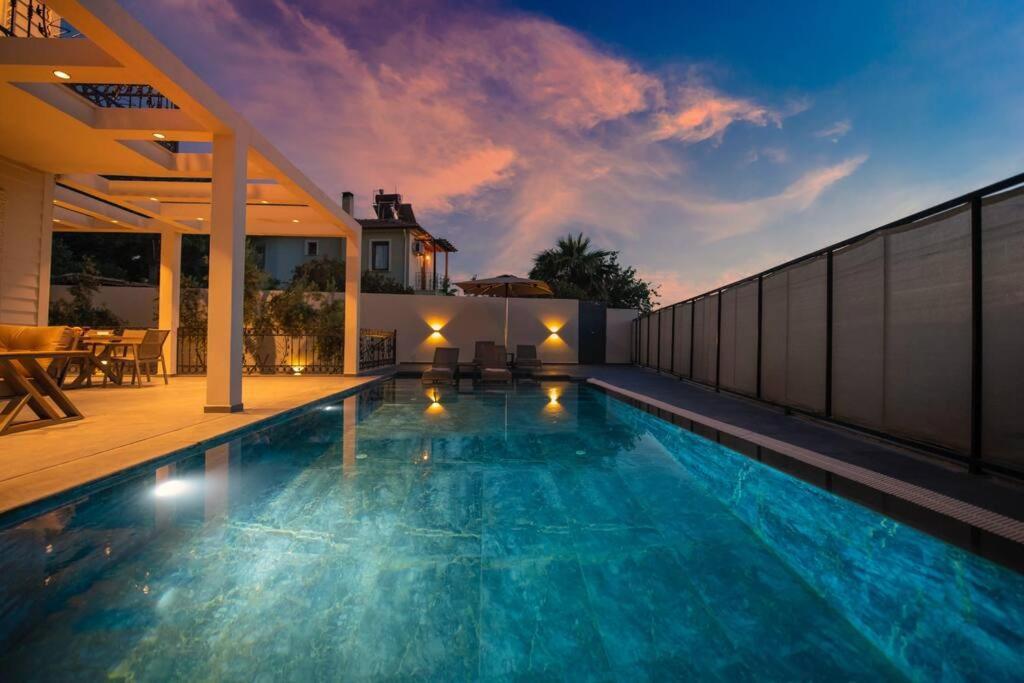 Havuzlu Korunakli Jakuzili Villa Fethiye Exteriér fotografie